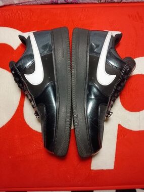 Up for sale is a sharp pair of Nike Air Force 1 Low '07 LV8